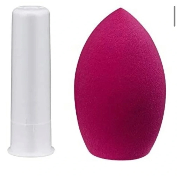 TRUE GLOW™ GLAM
VIBRATING MAKEUP BLENDER - Picture 3 of 7
